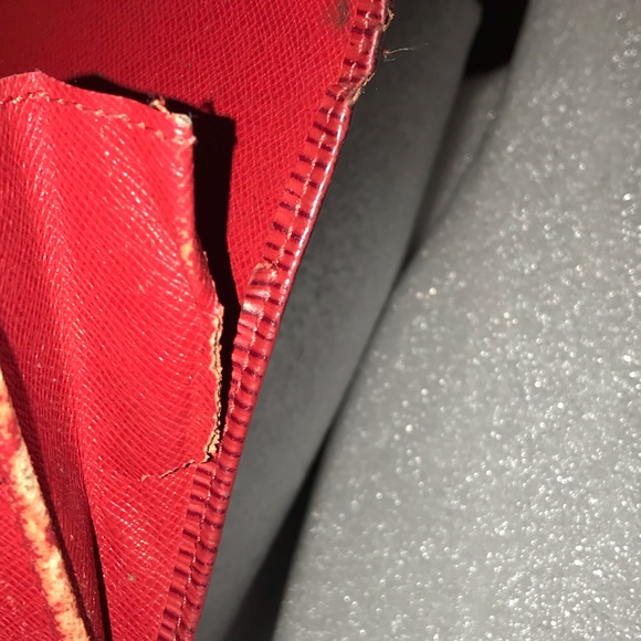 Authentic Lous Vuitton Epi Sarah Long Red Wallet - Picture 7 of 8